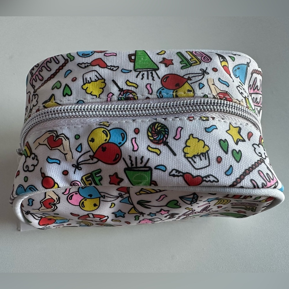 🎀First Aid Beauty Colorful Graphic Cosmetic Bag